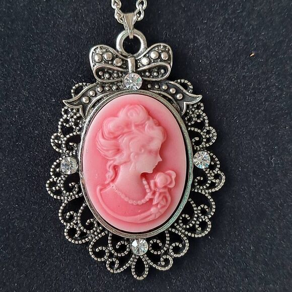 Cameo Necklace and Earring Set - Picture 4 of 9